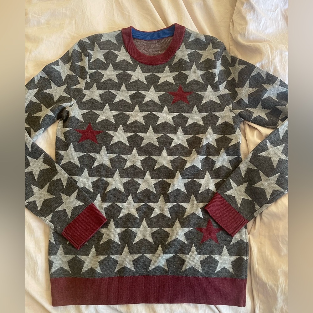 No name star sweater.